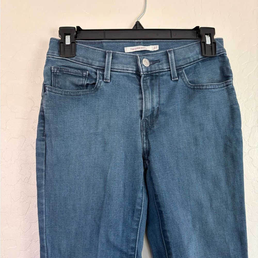Levi’s 710 Mid Rise Medium Wash Super Skinny Jeans size 27 - Picture 2 of 5